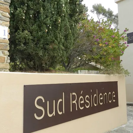 2 Pieces, Terrasse Et Parking, Bormes-les-mimosas - Fr-1-251-892