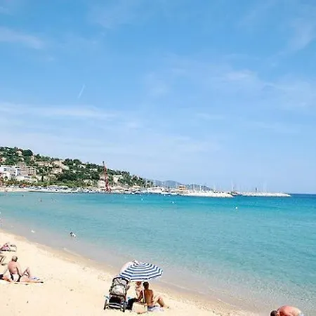 2 Pieces, Terrasse Et Parking, Bormes-les-mimosas - Fr-1-251-892 *